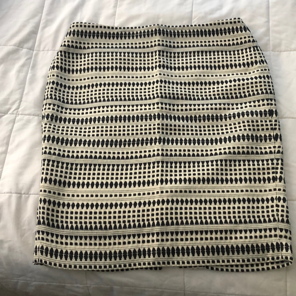 Black and white Ann Taylor pencil skirt